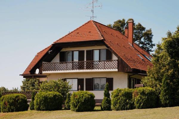 Auf dem Foto ist das Objekt Hubertus Vadászház in der Stadt Gelse zu sehen.