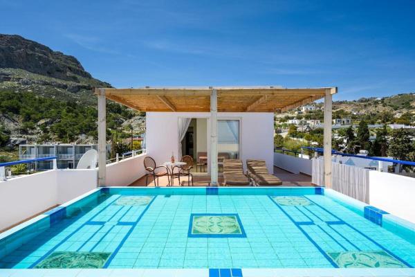 A la foto es mostra l'objecte Stegna Sunrise Suite Sleeps 4 Pool situat a la ciutat de Archangelos.