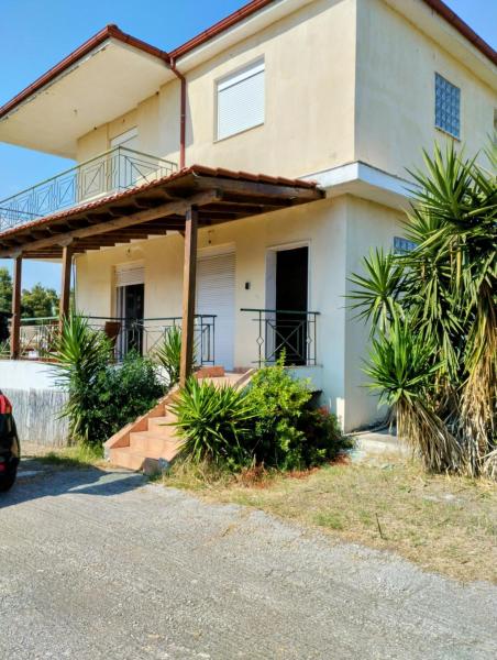Nella foto è visibile l'oggetto Yucca house situato nella città di Elani.