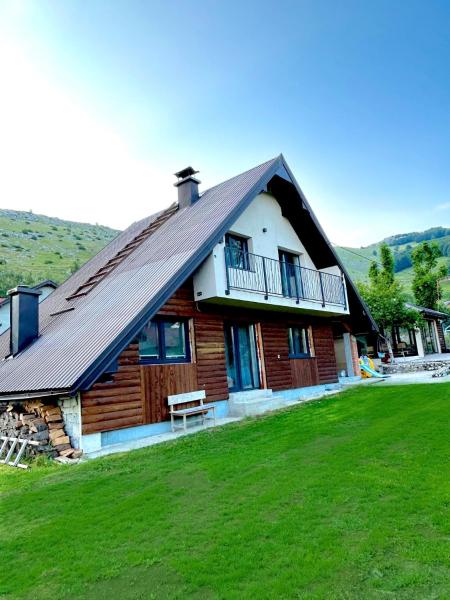 Na zdjęciu widoczny jest obiekt Holiday home Mons Albis Bjelašnica położony w mieście Brda.
