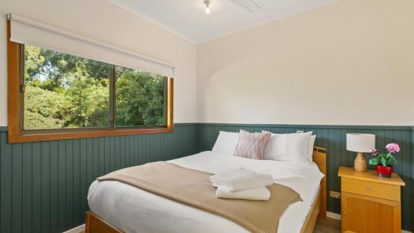 Op de foto is het object Treetop Retreat Cottage te zien, gelegen in de stad Metung.
