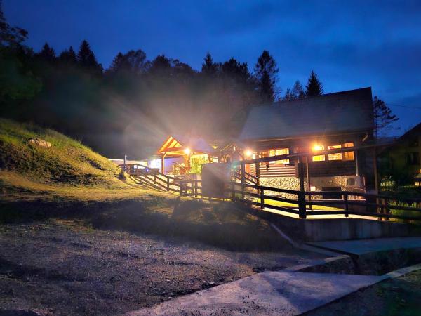 Na zdjęciu widoczny jest obiekt Chalet Ograjčica, 4 star - Gorski kotar położony w mieście Zagolik.