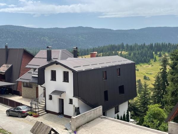 På billedet ses objektet Vila Alić beliggende i byen Šišava.