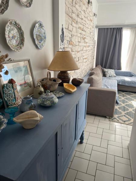 Na fotografii je vidět objekt Lovely sea apartment Amarynthos nacházející se ve městě Amarinthos.