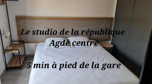 A la foto es mostra l'objecte Le Studio de la République situat a la ciutat de Agde.