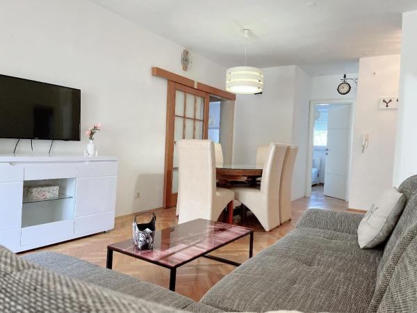 На фото показан объект Apartment ISABELA - 3 bedrooms - near to Mall of Split, расположенный в городе Сплит.