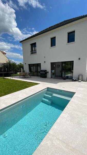 Nella foto è visibile l'oggetto Maison villa St mard Paris situato nella città di Montgé.