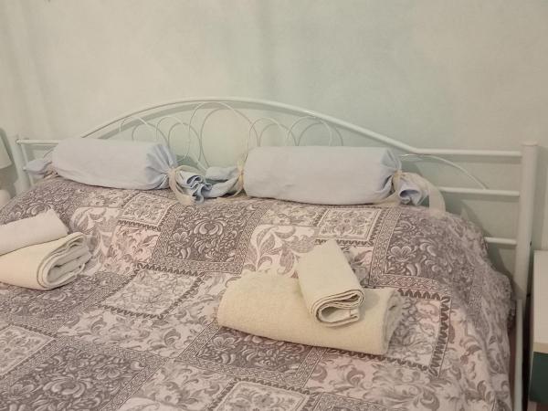 Na zdjęciu widoczny jest obiekt Vitedipinte 2 country house monolocale położony w mieście Novello.