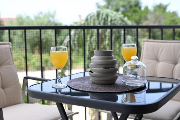 Apartment Garden Retreat - Free Parking & Cozy Yard - Zadar