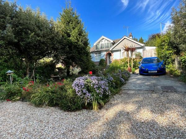 Na foto é possível ver o objeto Sunnydale localizado na cidade de Lytchett Matravers.