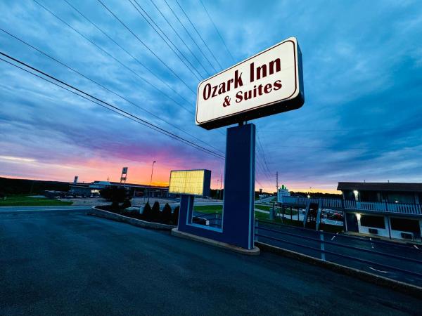 Na foto é possível ver o objeto Ozark Inn and Suites localizado na cidade de Damsel.