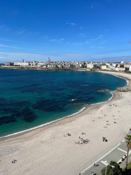 På billedet ses objektet Primera línea playa Riazor beliggende i byen La Coruña.
