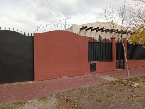 A la foto es mostra l'objecte Cómoda casa en Maipú Mendoza situat a la ciutat de Russell.