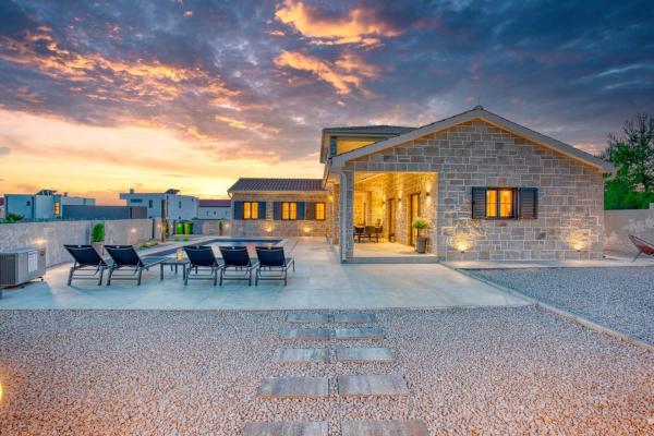 En la foto se muestra el objeto Luxury Villa Oliva Oliana heated pool 32m2 ubicado en la ciudad de Vrsi.