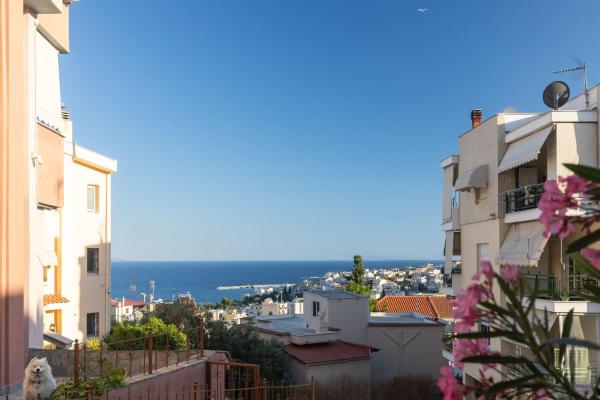 A la foto es mostra l'objecte Voulas Studio situat a la ciutat de Kavala.