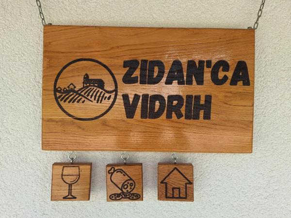 Na foto é possível ver o objeto Zidanica Vidrih localizado na cidade de Dolenjske Toplice.