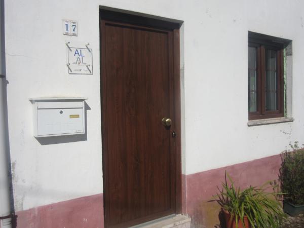 Στη φωτογραφία φαίνεται το αντικείμενο Casa Eira do Povo 1 που βρίσκεται στην πόλη Semide.