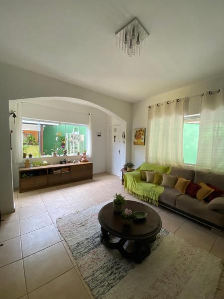 A la foto es mostra l'objecte Casa Cremerie situat a la ciutat de Petrópolis.