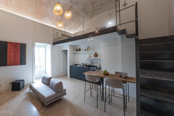 A la foto es mostra l'objecte Ruya Art Suites situat a la ciutat de Cefalù.