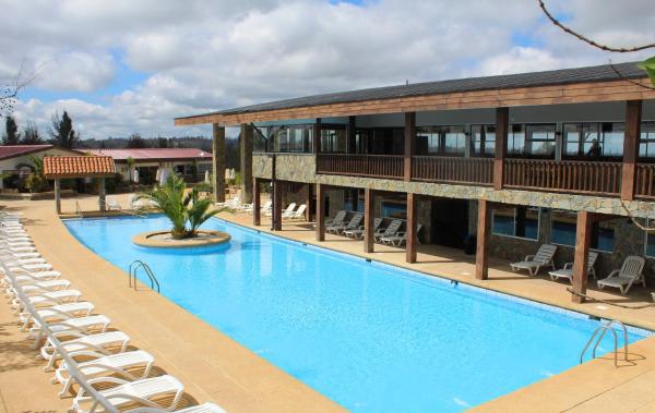 A la foto es mostra l'objecte Aguas del Monte Hotel&Spa situat a la ciutat de Tomé.