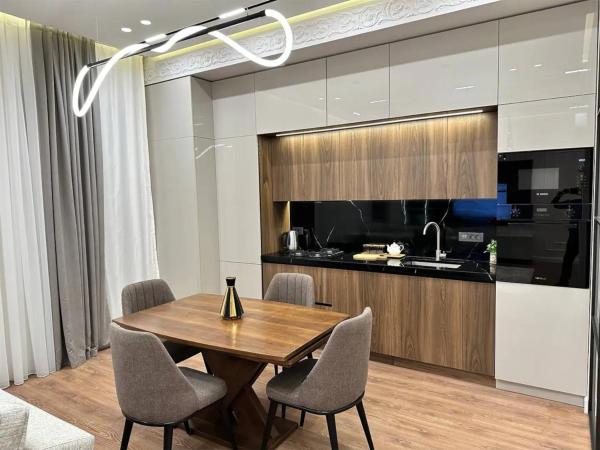 LUXUARY Apartment in Yerevan on Khorenatsi Street,OPEN Balcony,Near GOLD Market, Ереван