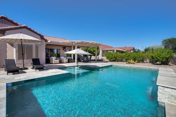 Na zdjęciu widoczny jest obiekt Near Golf Courses Surprise Home with Private Pool położony w mieście Surprise.