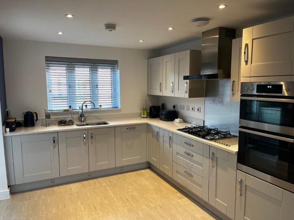 A la foto es mostra l'objecte Brackley near Silverstone Grand Prix 3 double bed family home situat a la ciutat de Radstone.