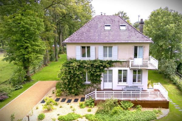 A la foto es mostra l'objecte Gîte de la Futaie-Maison de caractère au calme situat a la ciutat de Yvré-lʼÉvêque.