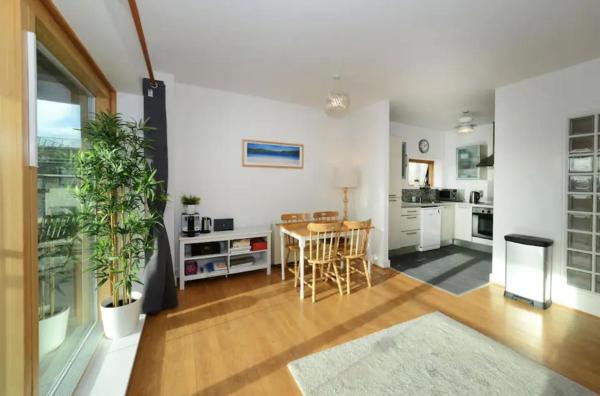Bright 2BD Flat with Private Balcony - Dublin, Dublino