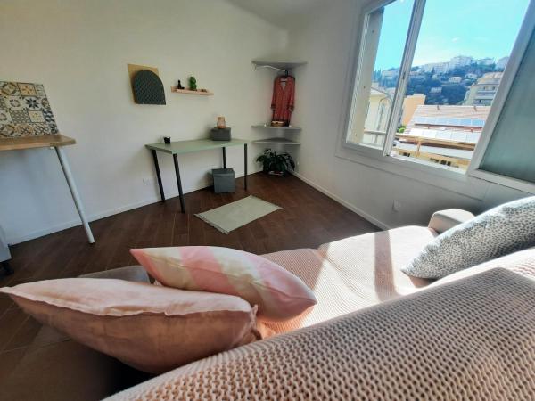 The photo shows the La Chambre 3, Climatisée AC, Cuisine privée, Calme located in the city of Nice.