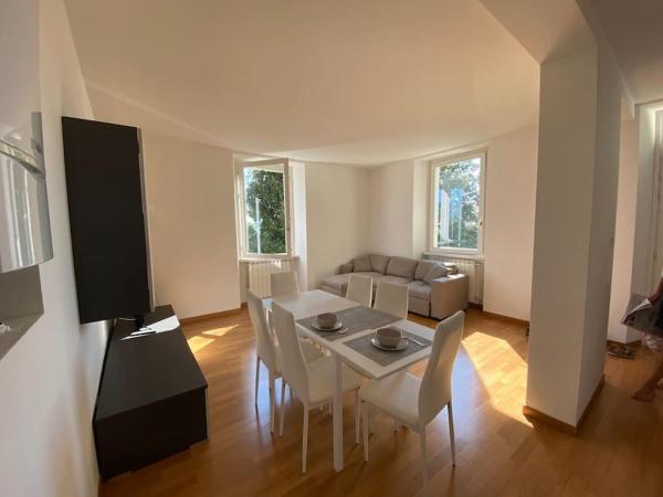 Auf dem Foto ist das Objekt Lake pool&garden house in der Stadt Meina zu sehen.