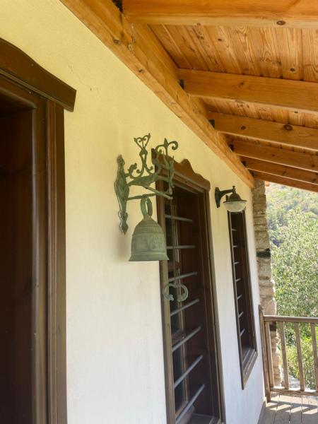写真にはMikros Prinos市にあるVilla LeVaNteが写っています。