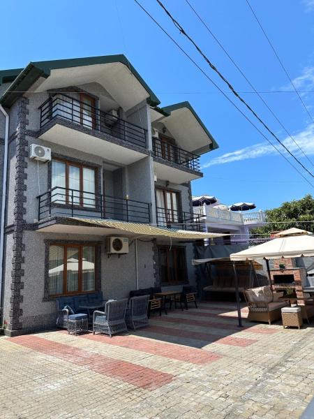 A la foto es mostra l'objecte House nucii situat a la ciutat de Kobuleti.