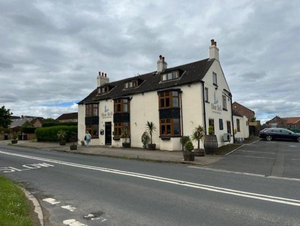 På billedet ses objektet The Blue Bell beliggende i byen Dishforth.