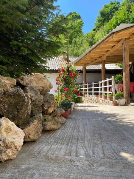 På billedet ses objektet Guest House BOZVILL beliggende i byen Bozovce.
