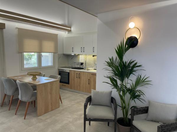 Na zdjęciu widoczny jest obiekt The Frog Apartment położony w mieście Kástron.