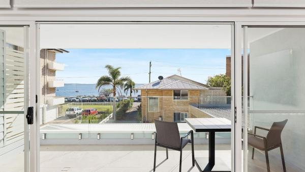 Foto 2: Hideaway 1, 3 Lillian St - stunning water views