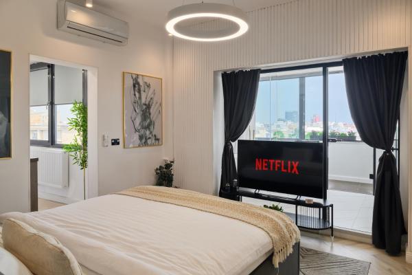 Na zdjęciu widoczny jest obiekt City view - Luxury Apartment A - Old City - Victoriei położony w mieście Bukareszt.