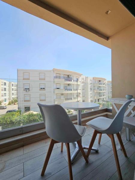 Na fotografii je vidět objekt Luxueux Appartement nacházející se ve městě Dār Şāliḩ Bey.