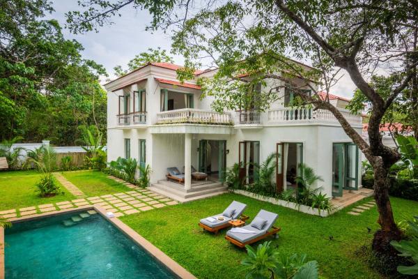 La Branca By The Blue Kite - Luxurious 4 Bhk Villas Near Peaceful Morjim Beach, With Private Pool, Big Garden, Security, Kitchen, Wifi, Terrace - Goa