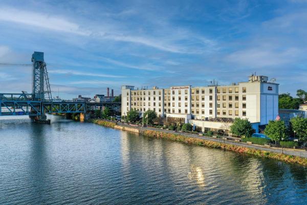 En la foto se muestra el objeto Hampton Inn & Suites Newark-Harrison-Riverwalk ubicado en la ciudad de Newark.