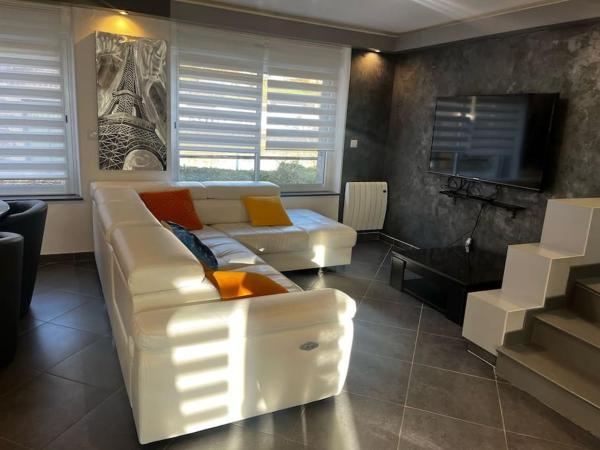 A la foto es mostra l'objecte La Casa d'Alicia - Maison avec vue situat a la ciutat de Monthermé.