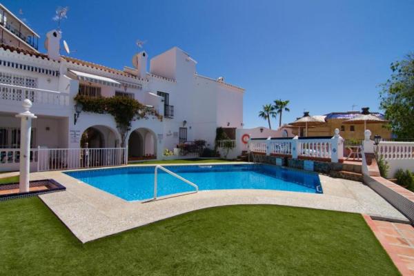 Na fotografii je vidět objekt Bajamar 23 Parador area nacházející se ve městě Nerja.