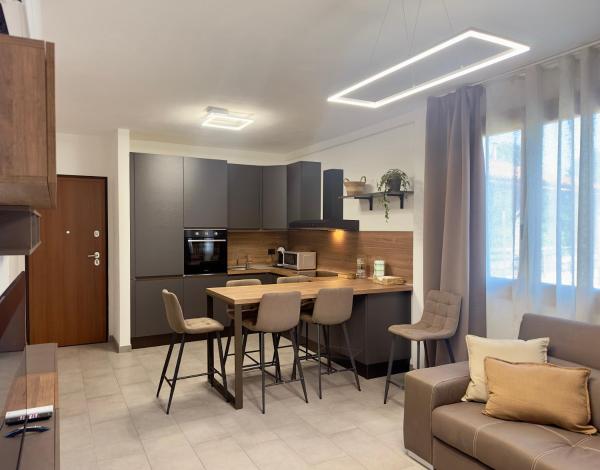 A la foto es mostra l'objecte Casa Faét situat a la ciutat de Adro.
