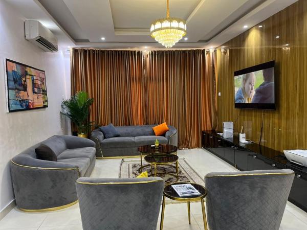 A la foto es mostra l'objecte 3bedroom with PS5, 24hrs light, Netflix in Cromwell estate, Chevron, lekki situat a la ciutat de Lagos.