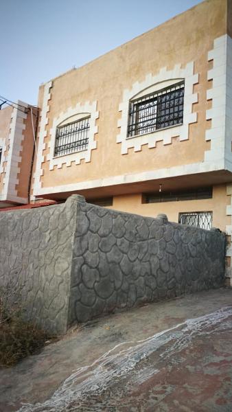 A la foto es mostra l'objecte AlArabi situat a la ciutat de Malkā.