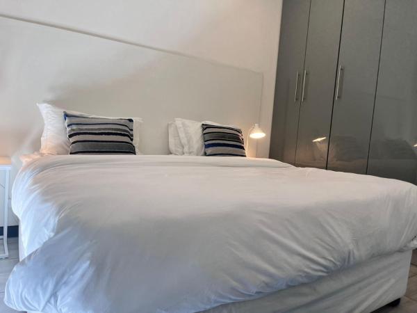 The photo shows the No 7 on Cladon Jadde Apartments located in the city of Chartwell.