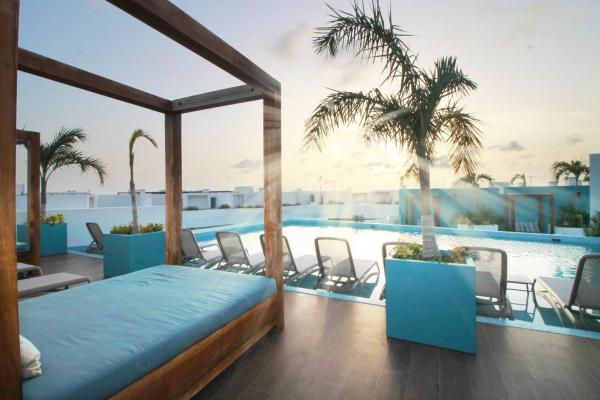Downtown stylish 2BR with large terrace pool gym and bar, Playa del Carmen