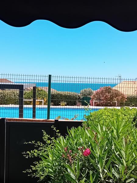 A la foto es mostra l'objecte T1 bis cabine vue mer et piscine occitanie situat a la ciutat de Fleury.
