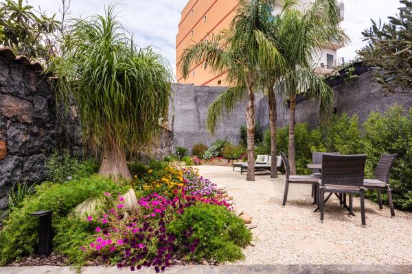 A la foto es mostra l'objecte Leone Apartment with Garden by Wonderful Italy situat a la ciutat de Catània.